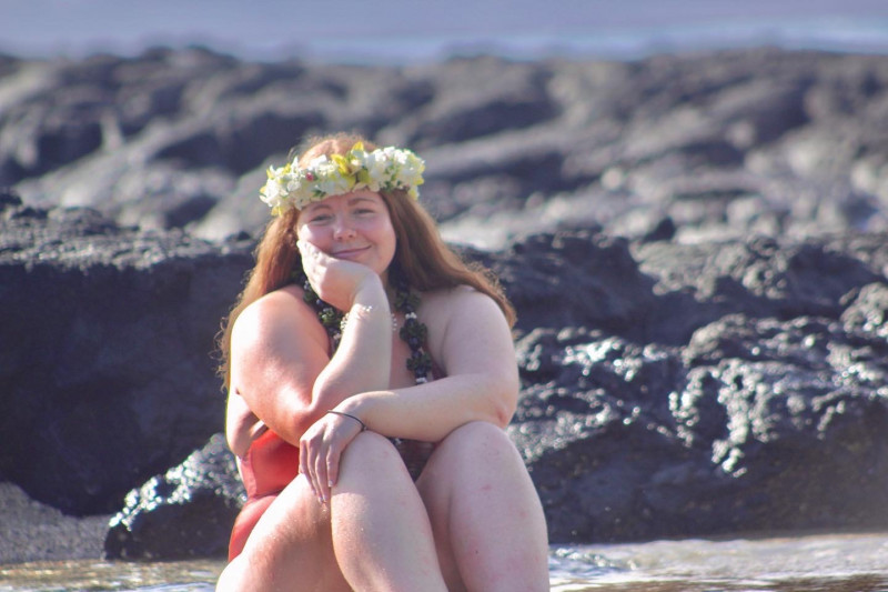 Reve at Chock's beach taking graduation photos