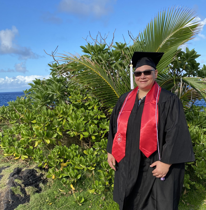 Puna, where the waves crash against the cliffs and the wind carries.