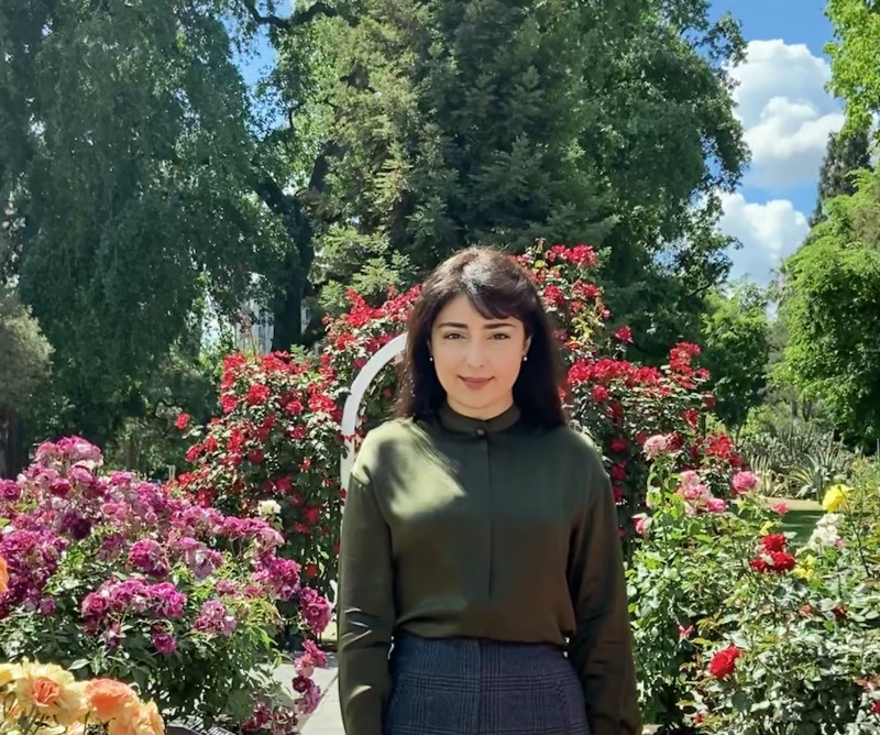 A picture of Michelle in a rose garden