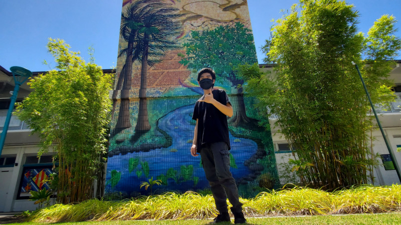 Throwing up the Shaka in front on the honcc mural