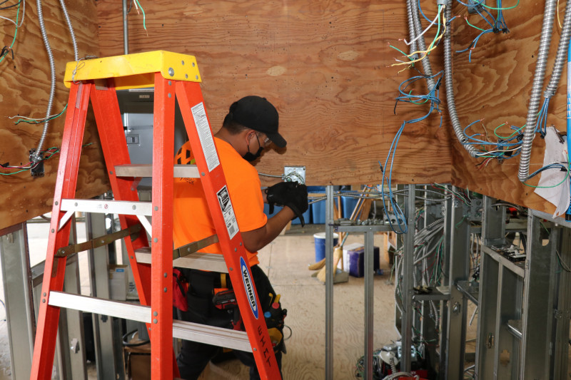 Wiring circuits at EIMT 42