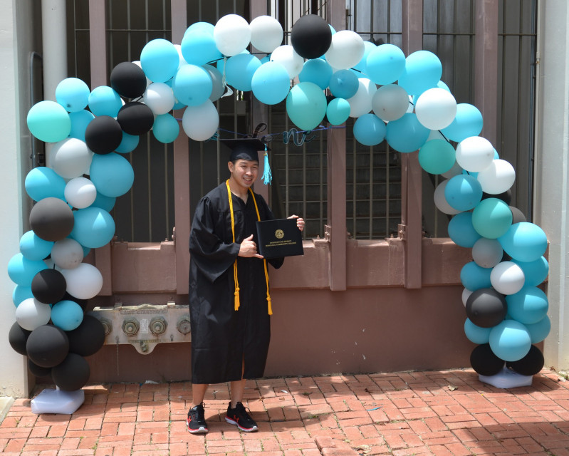 Balloon Arch Grad Photo