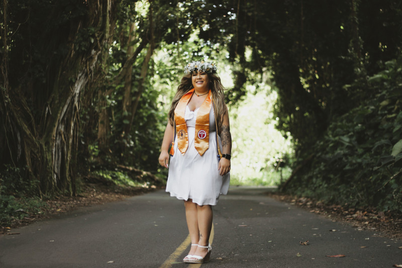 Kiana wearing her haku lei and white dress.