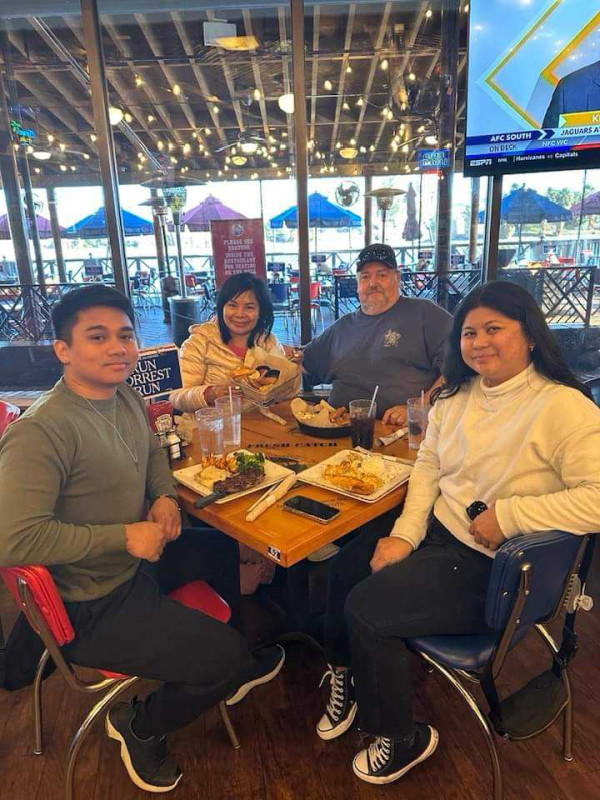 Fam eating at bubba gump's restaurant.